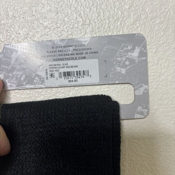 $54 Kenneth Cole Reaction Men's Green Striped Logo Scarf & Beanie Hat Set OS - Picture 9 of 9